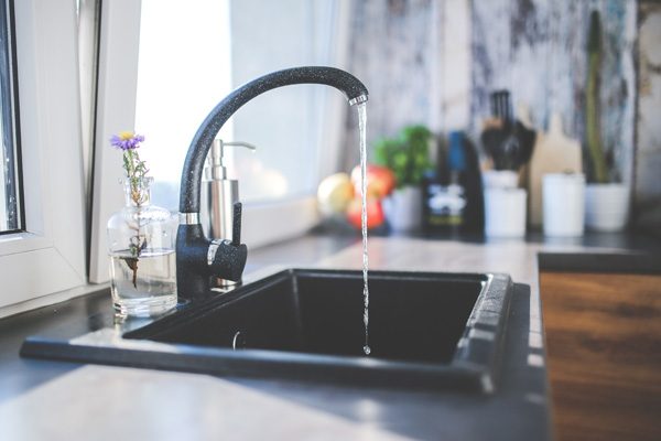 water-kitchen-black-design-bz